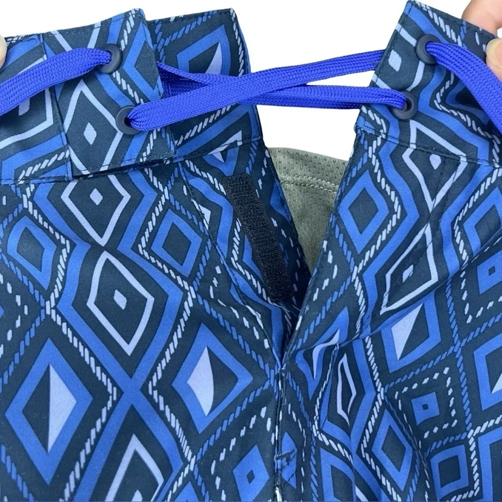Eastern Mountain Sports Diamond Pattern Blue Board Shorts for Women size 10